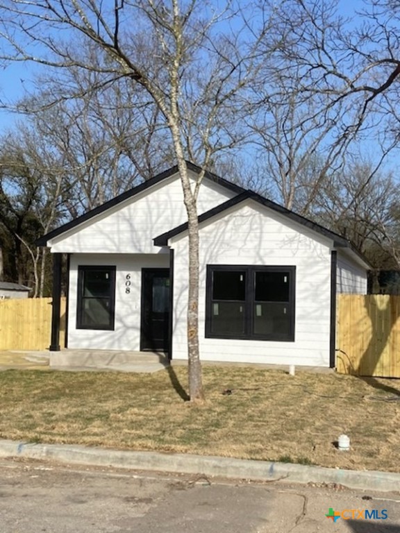 608 N Cedar Avenue Property Photo 2