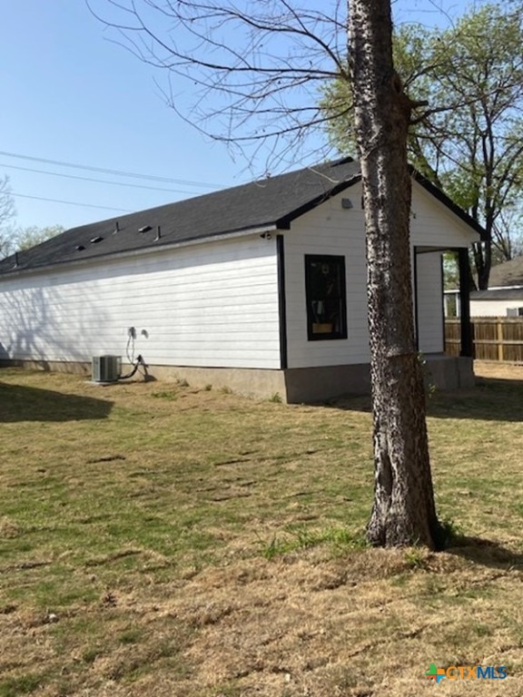 608 N Cedar Avenue Property Photo 6