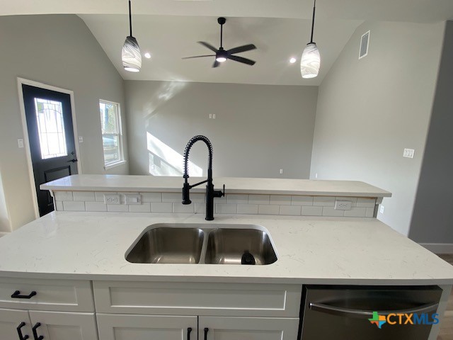 608 N Cedar Avenue Property Photo 22