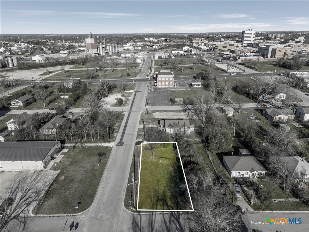 514 E Avenue C Property Photo 4