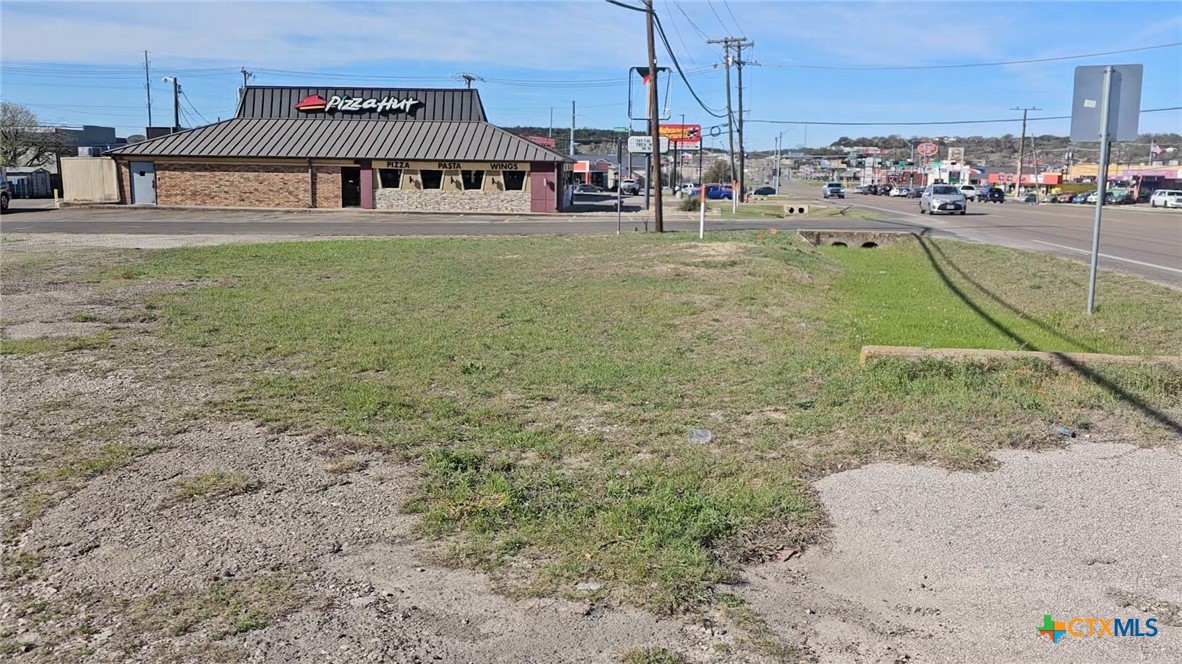 206 E Business 190 Highway Property Photo 1