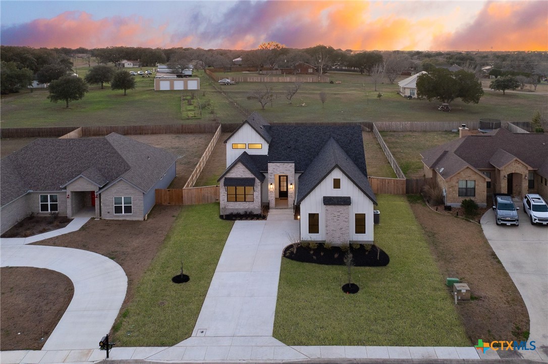 632 Oak Creek Parkway Property Photo 4