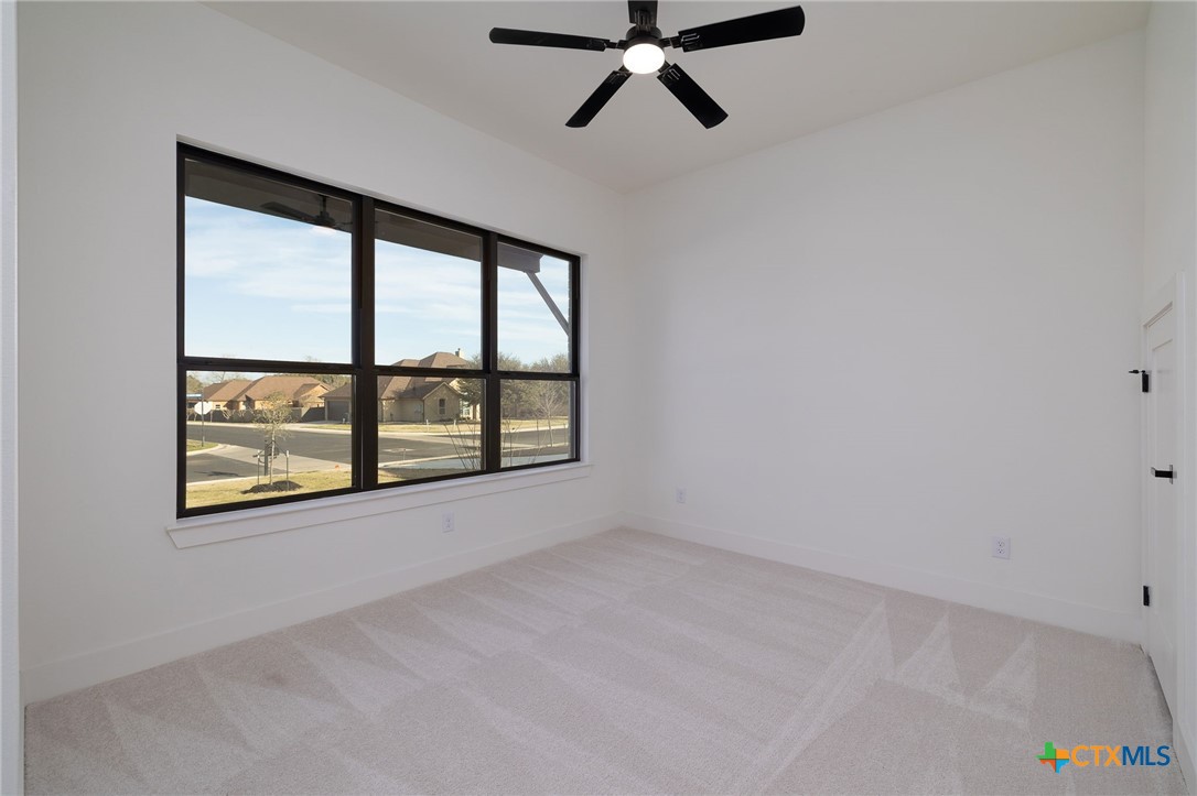 632 Oak Creek Parkway Property Photo 7