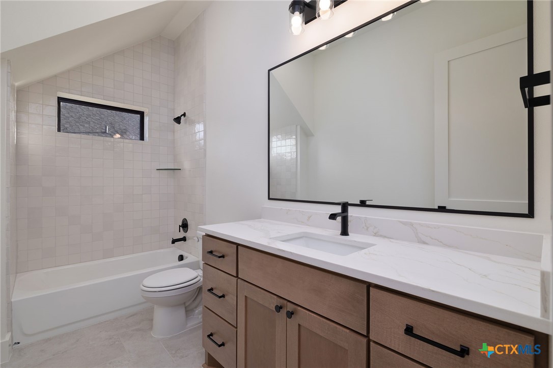 632 Oak Creek Parkway Property Photo 9