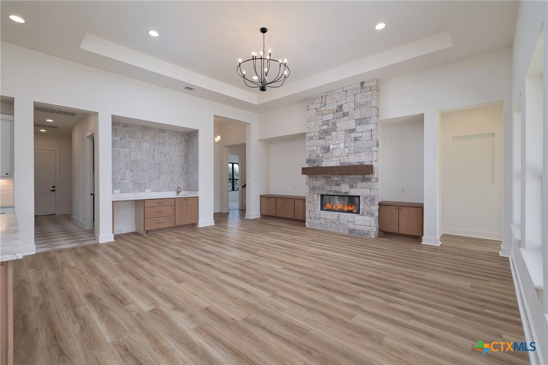 632 Oak Creek Parkway Property Photo 10