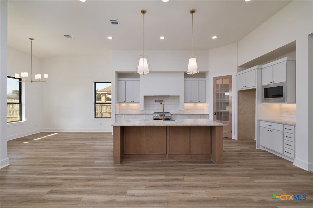 632 Oak Creek Parkway Property Photo 18