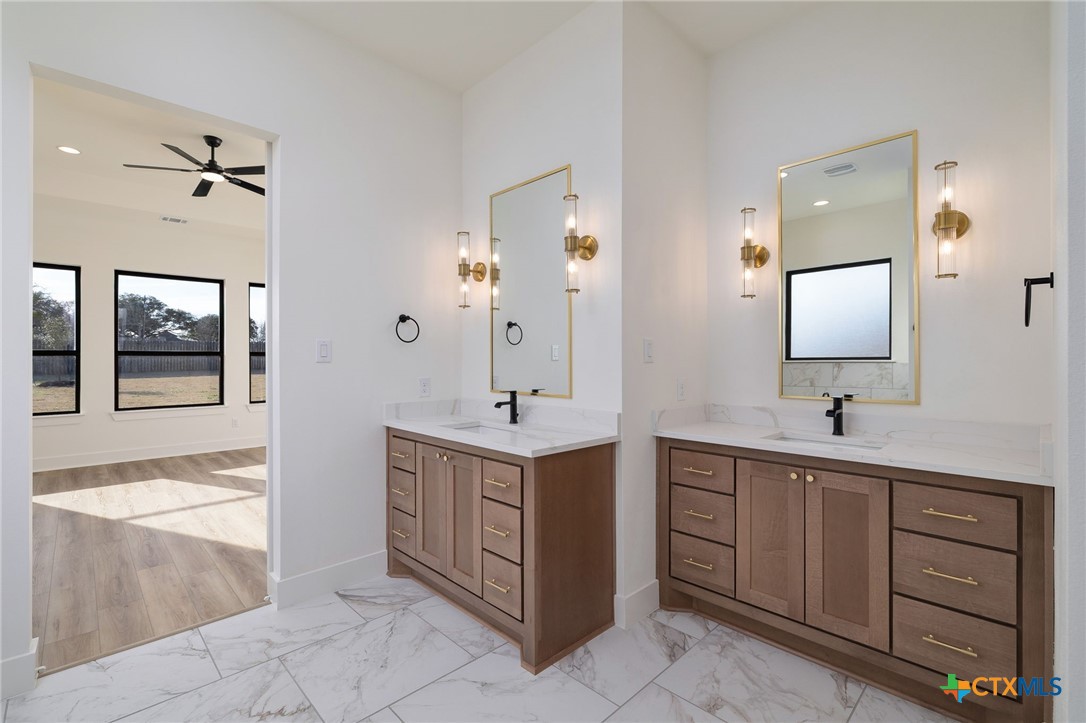 632 Oak Creek Parkway Property Photo 29