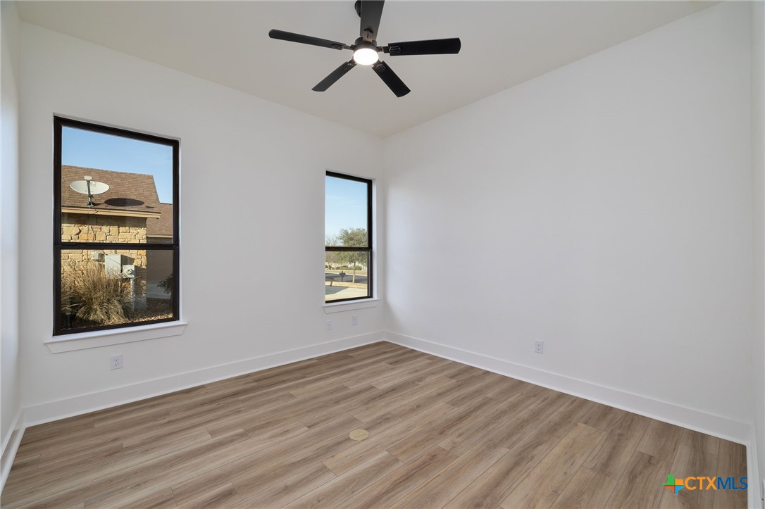 632 Oak Creek Parkway Property Photo 32