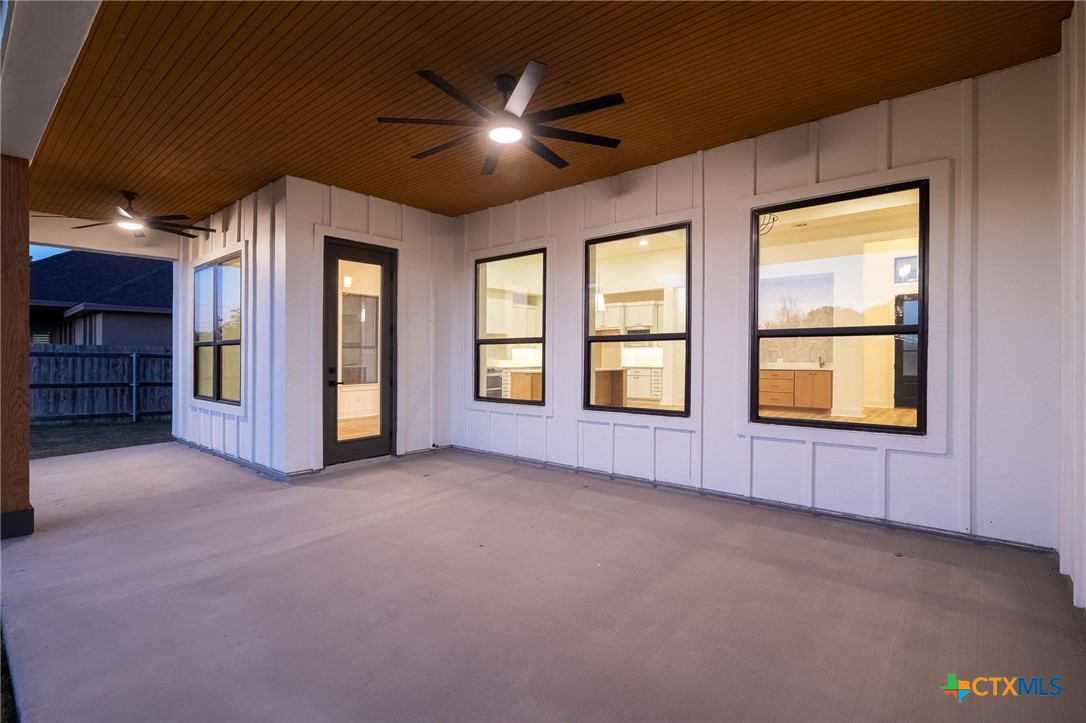 632 Oak Creek Parkway Property Photo 39