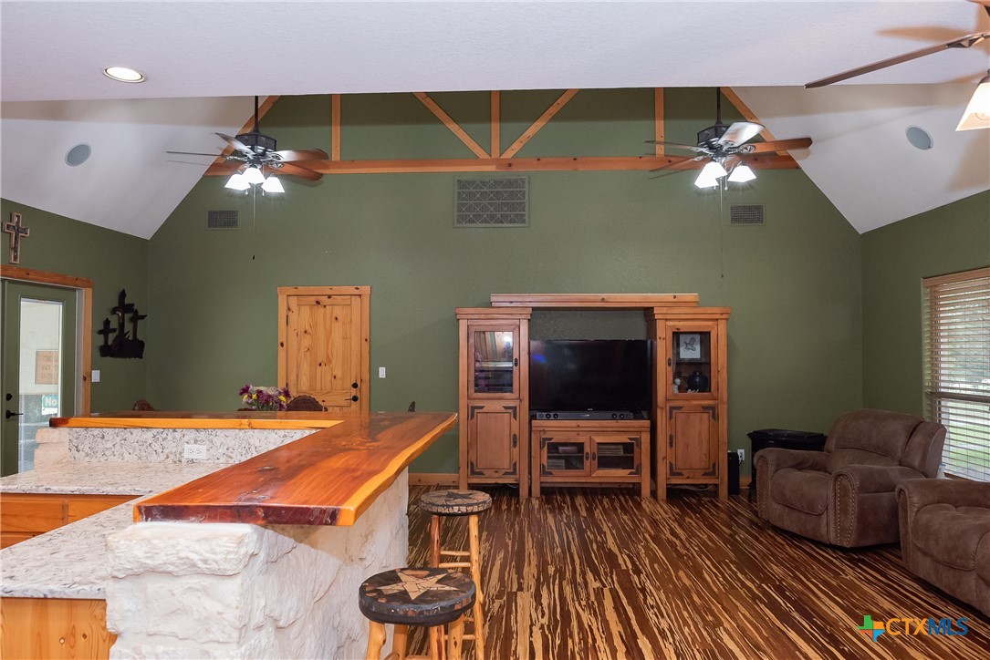 211 Cambridge Drive Property Photo 4
