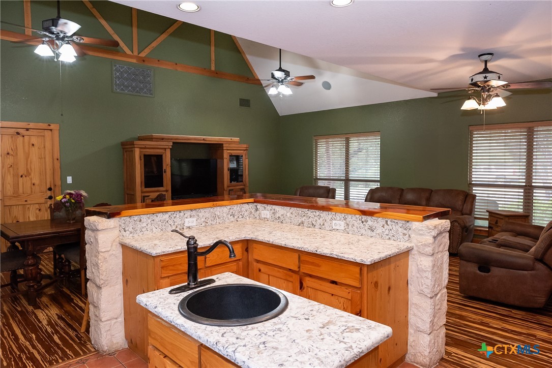 211 Cambridge Drive Property Photo 8