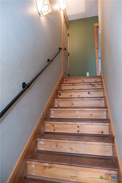 211 Cambridge Drive Property Photo 14