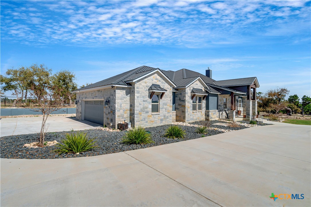 938 Malbec Loop Property Photo 4