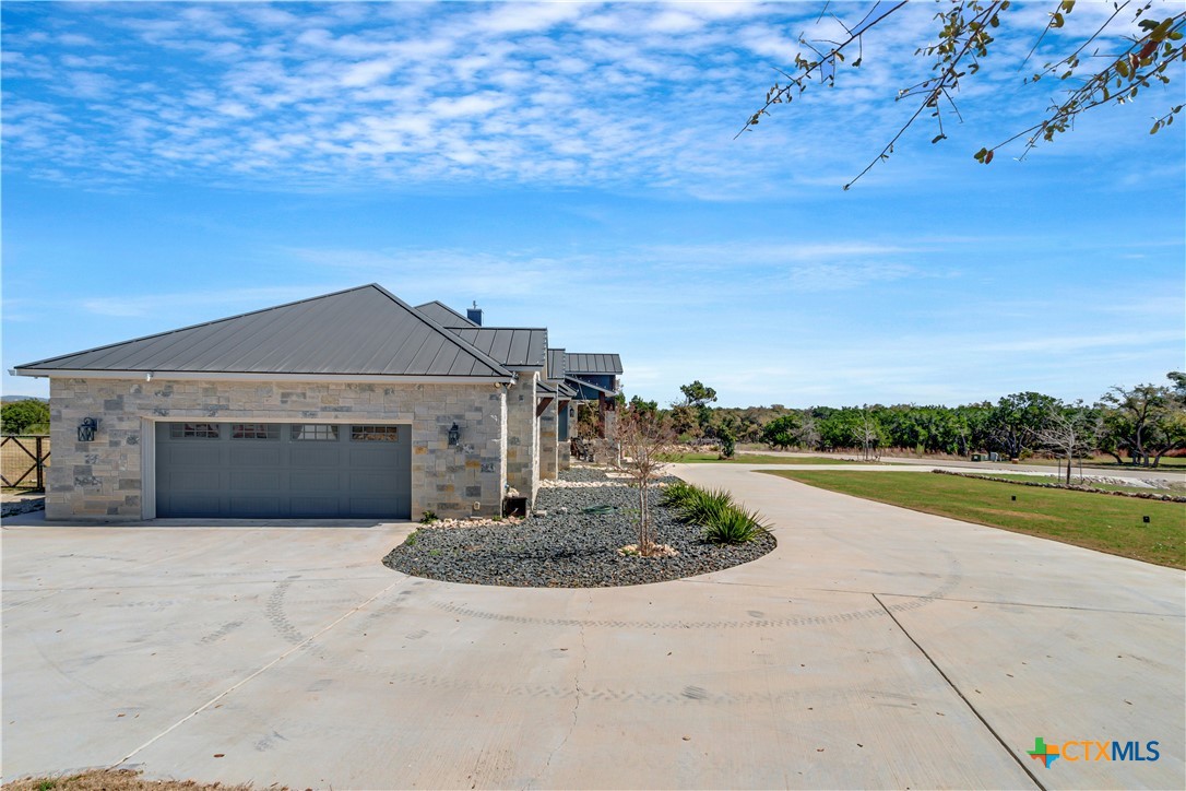 938 Malbec Loop Property Photo 5