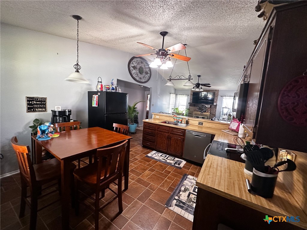 2124 Hidden Hill Drive Property Photo 4