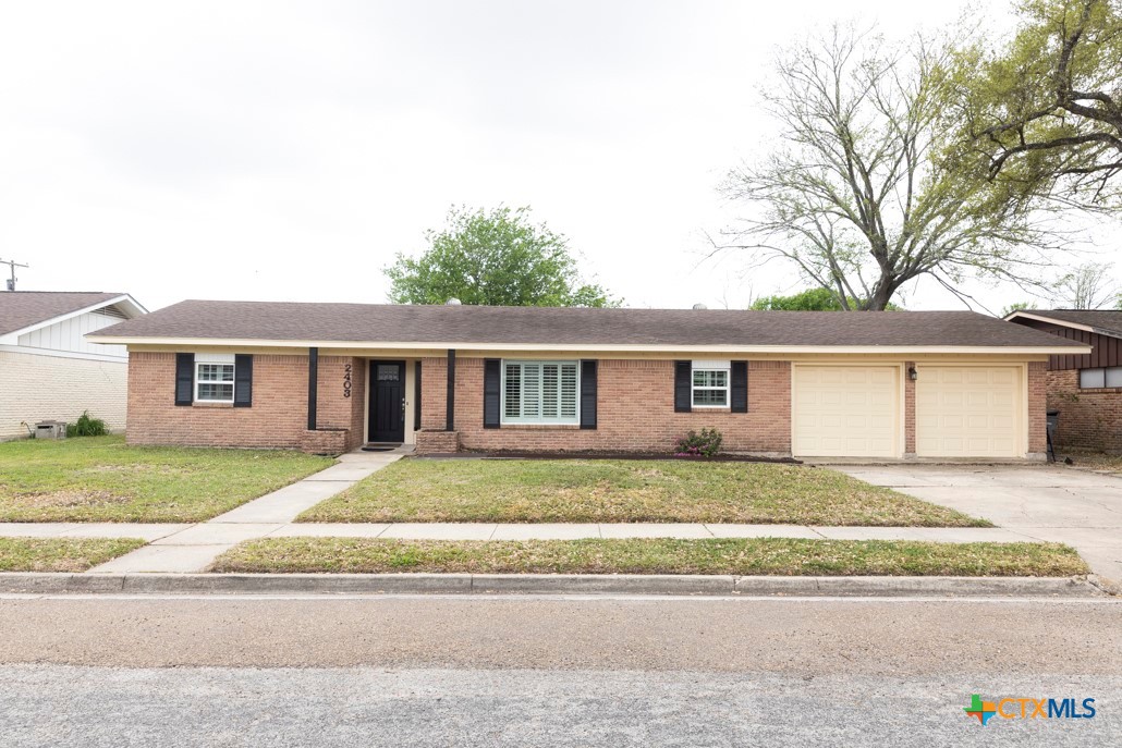 2403 E Locust Avenue Property Photo 2