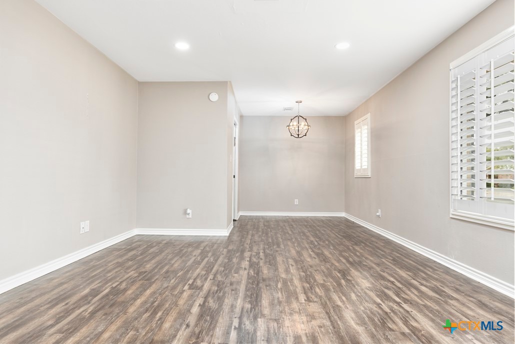 2403 E Locust Avenue Property Photo 3