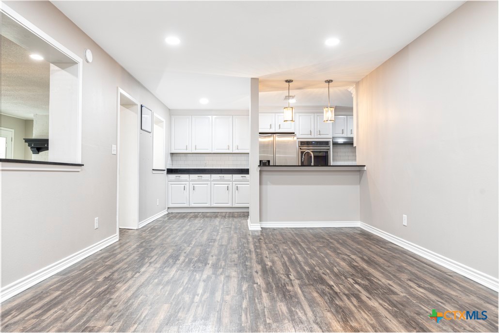 2403 E Locust Avenue Property Photo 7