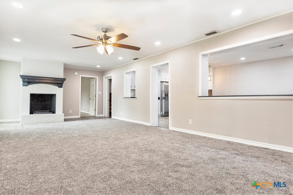 2403 E Locust Avenue Property Photo 10