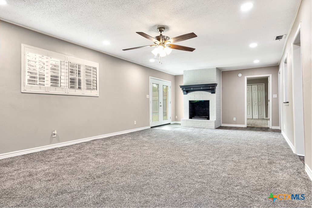 2403 E Locust Avenue Property Photo 14