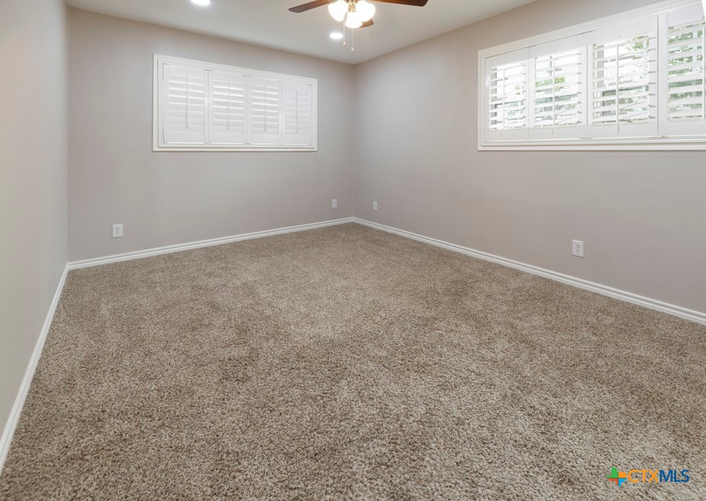 2403 E Locust Avenue Property Photo 15