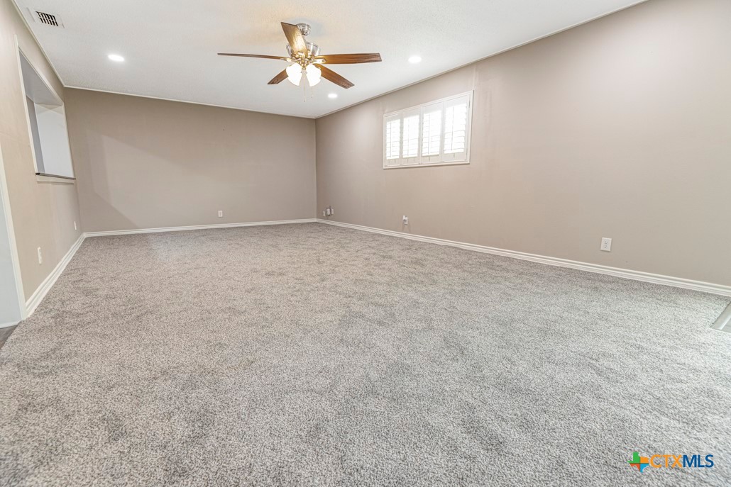 2403 E Locust Avenue Property Photo 16