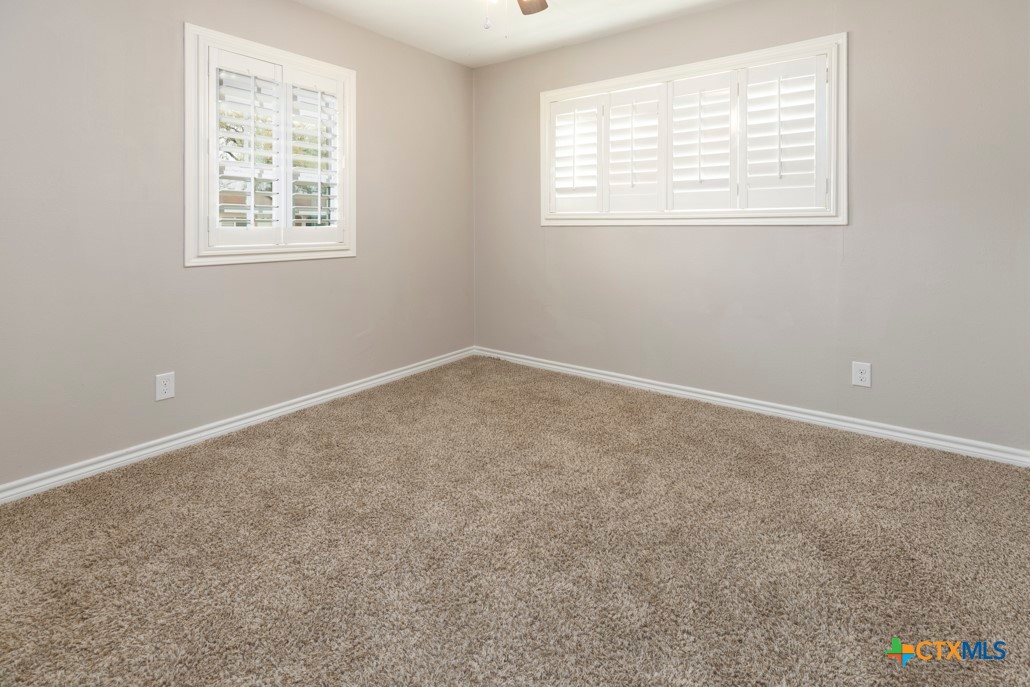 2403 E Locust Avenue Property Photo 17