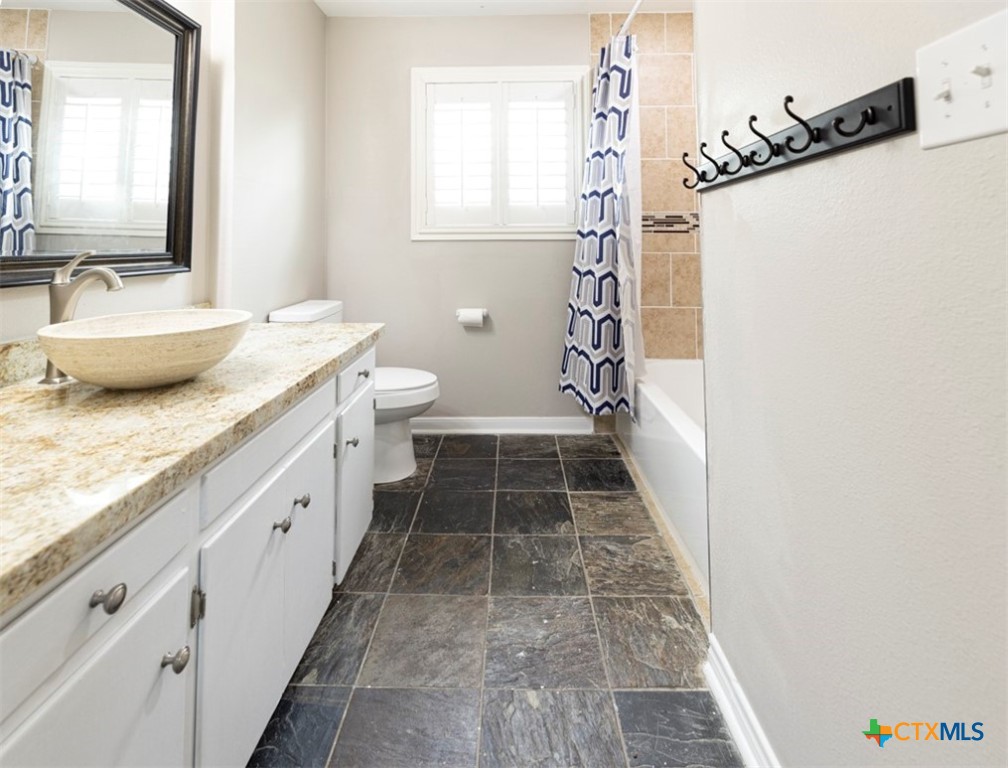 2403 E Locust Avenue Property Photo 19