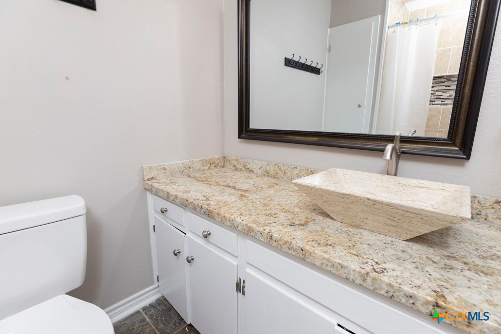 2403 E Locust Avenue Property Photo 20