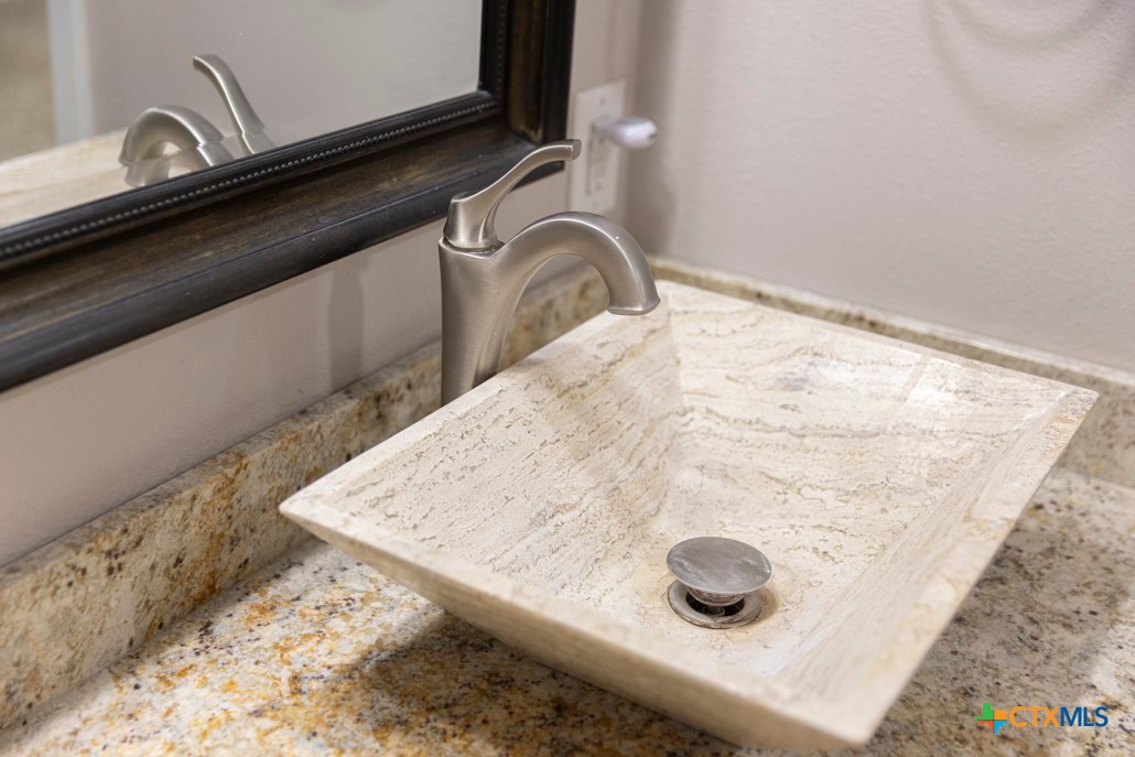 2403 E Locust Avenue Property Photo 21