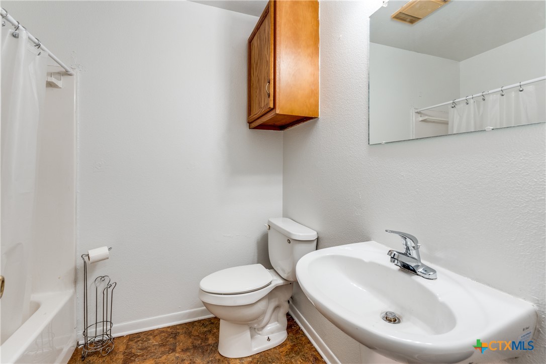 201 Anhalt Drive Property Photo 8