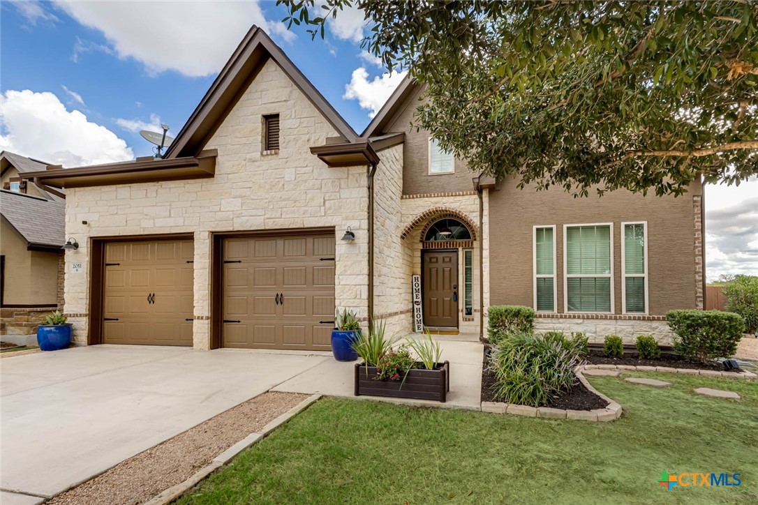 2051 Pecan Bend Property Photo