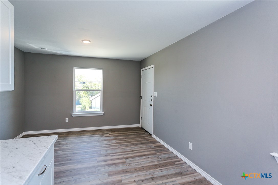 501 Root Avenue Property Photo 6