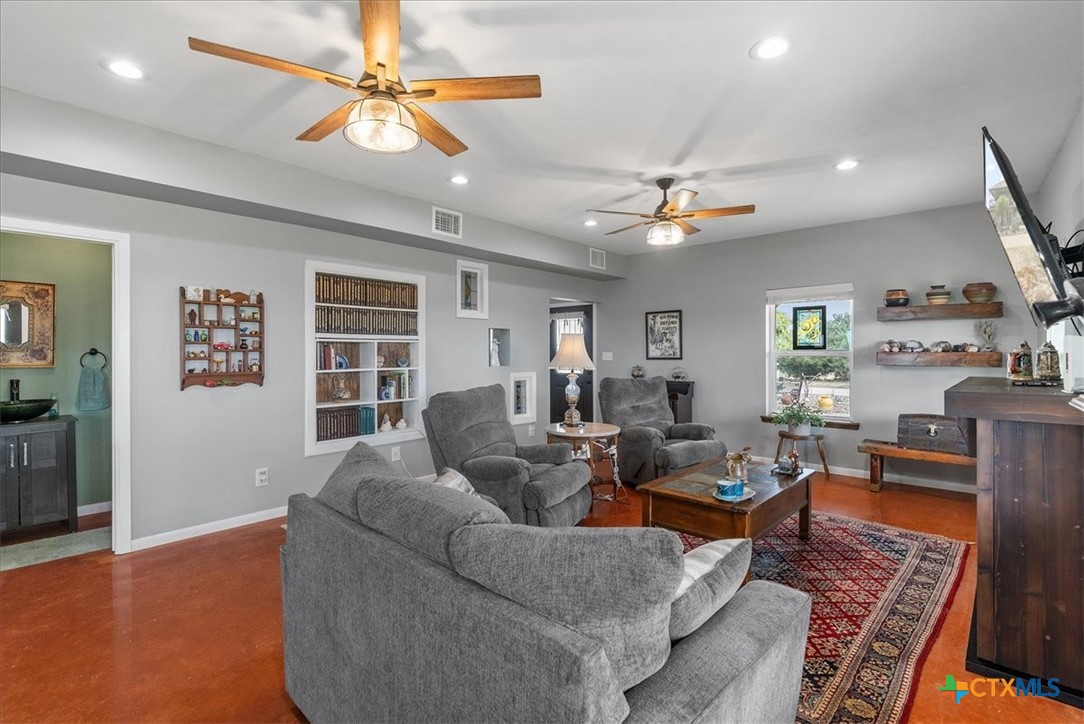 623 Nakishwana Circle Property Photo 7