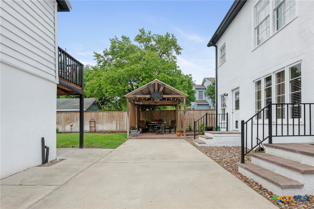 1001 N Adams Street Property Photo 43