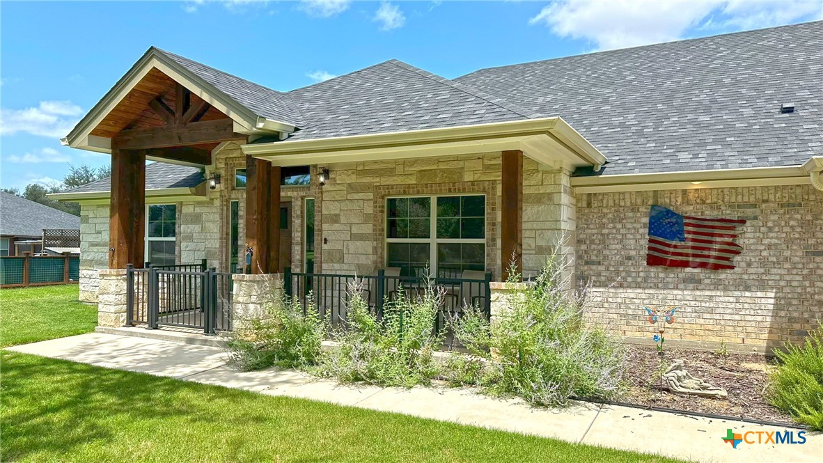 1026 County Road 3152 Property Photo 1