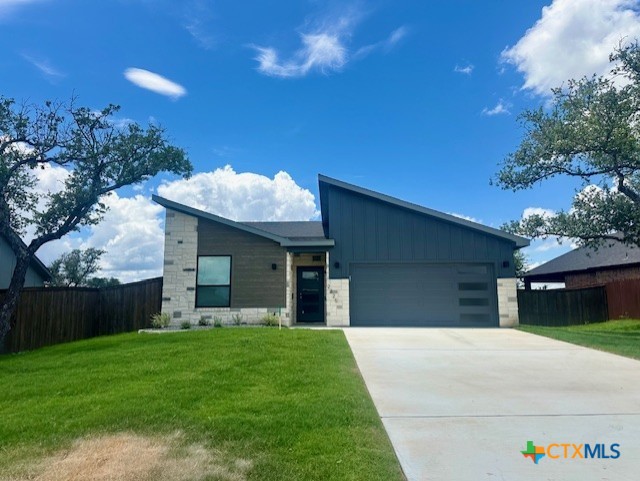 2225 Wooster Property Photo 1