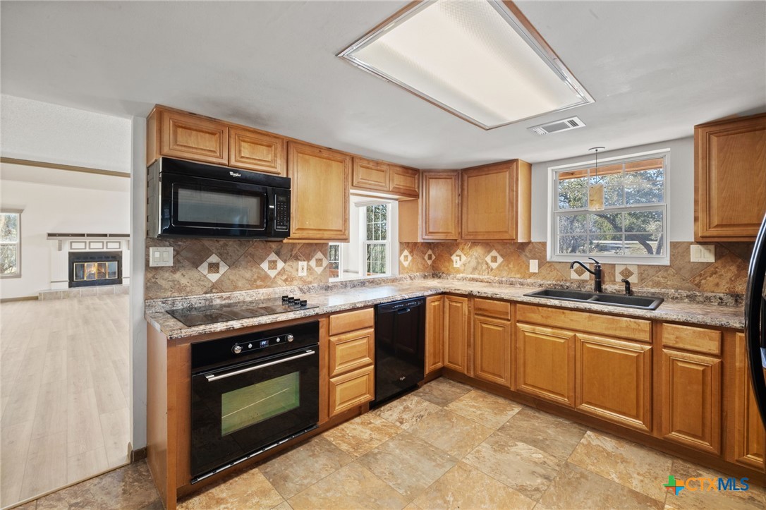 322 Oakwood Loop Property Photo 9