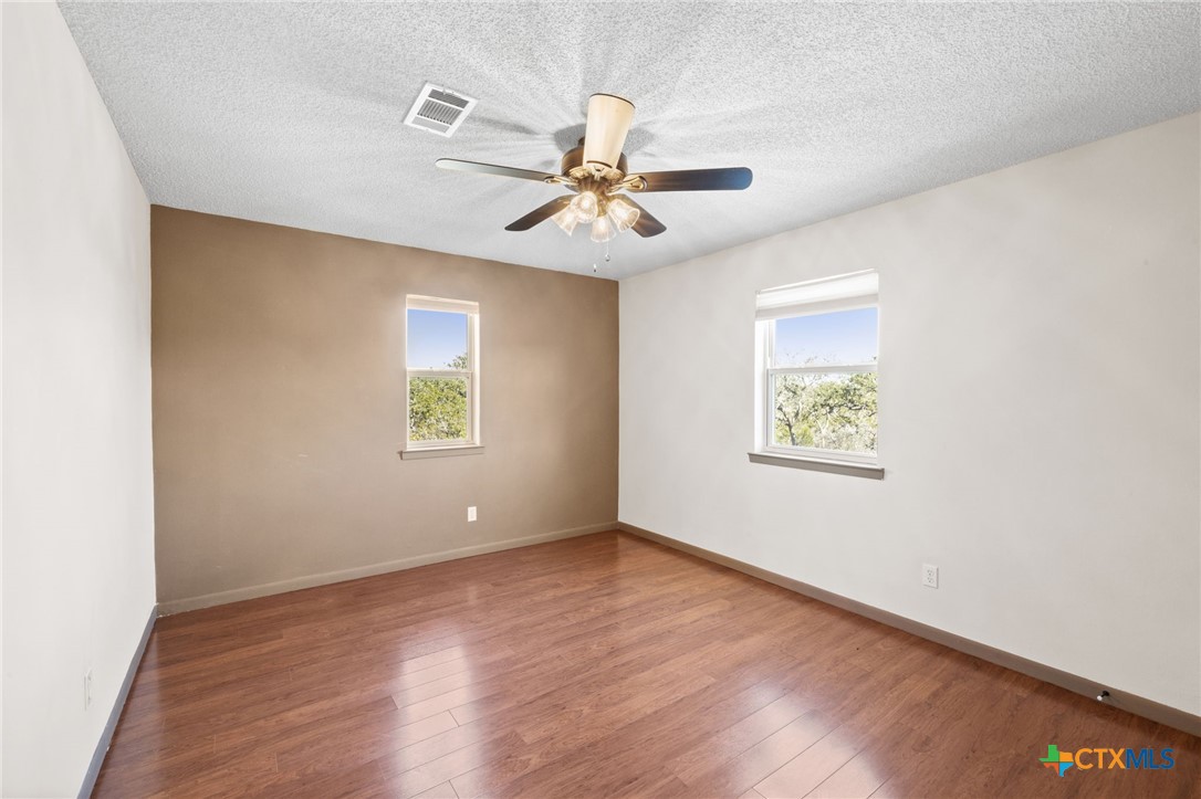322 Oakwood Loop Property Photo 13