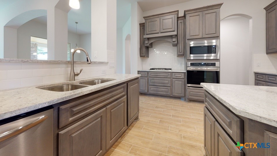 14018 Carsten Loop Property Photo 4