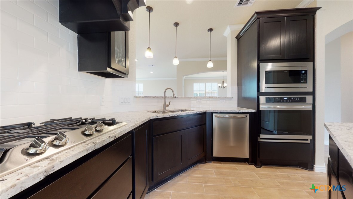 14012 Carsten Loop Property Photo 5