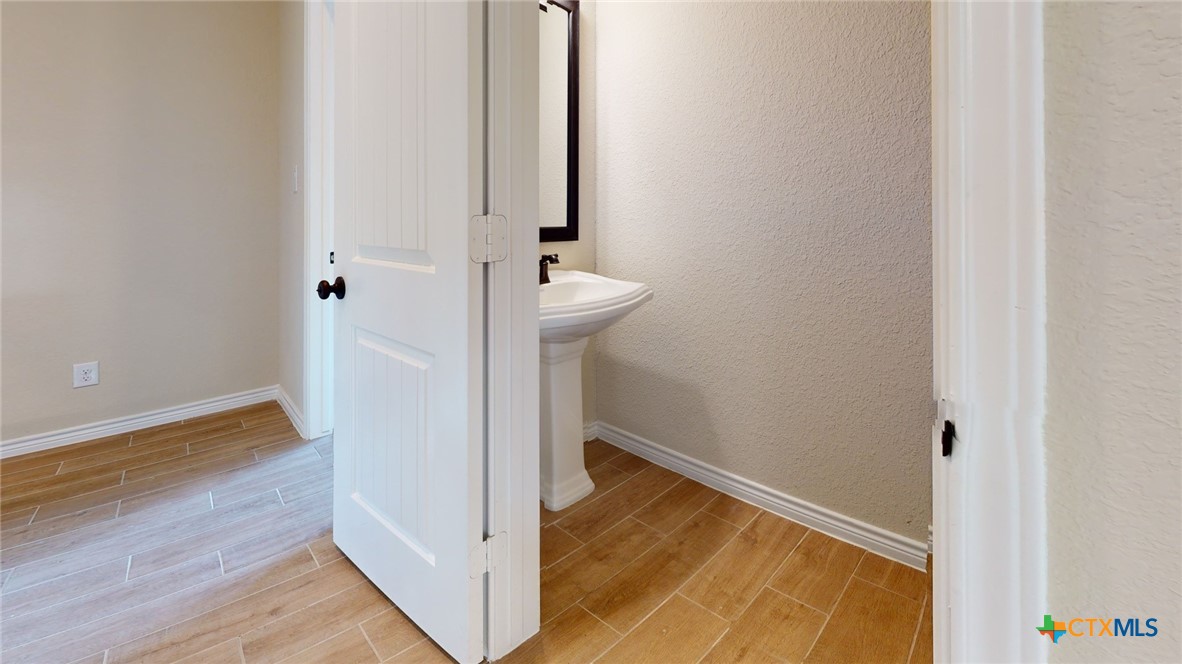 14012 Carsten Loop Property Photo 17