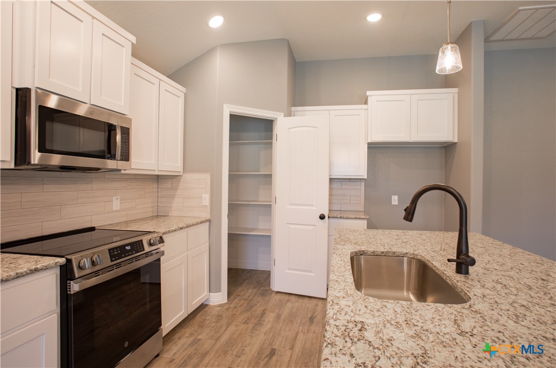 3221 Digby Drive Property Photo 4