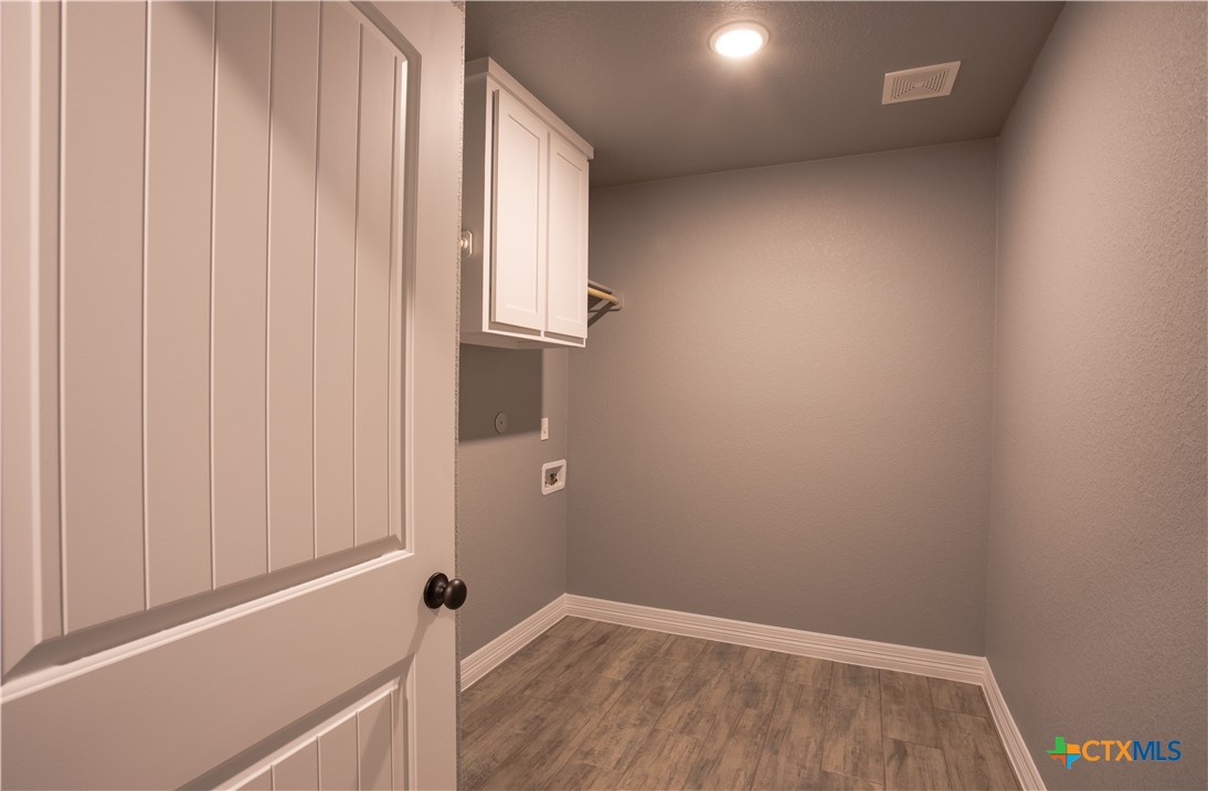 3221 Digby Drive Property Photo 27