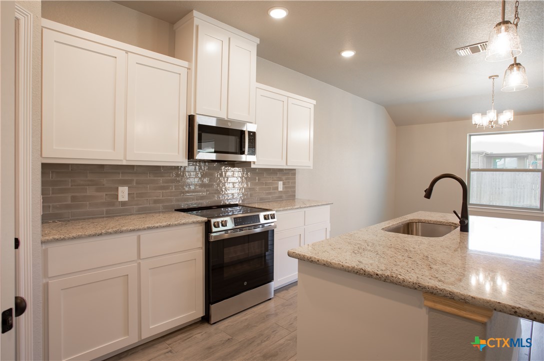 3217 Digby Drive Property Photo 4