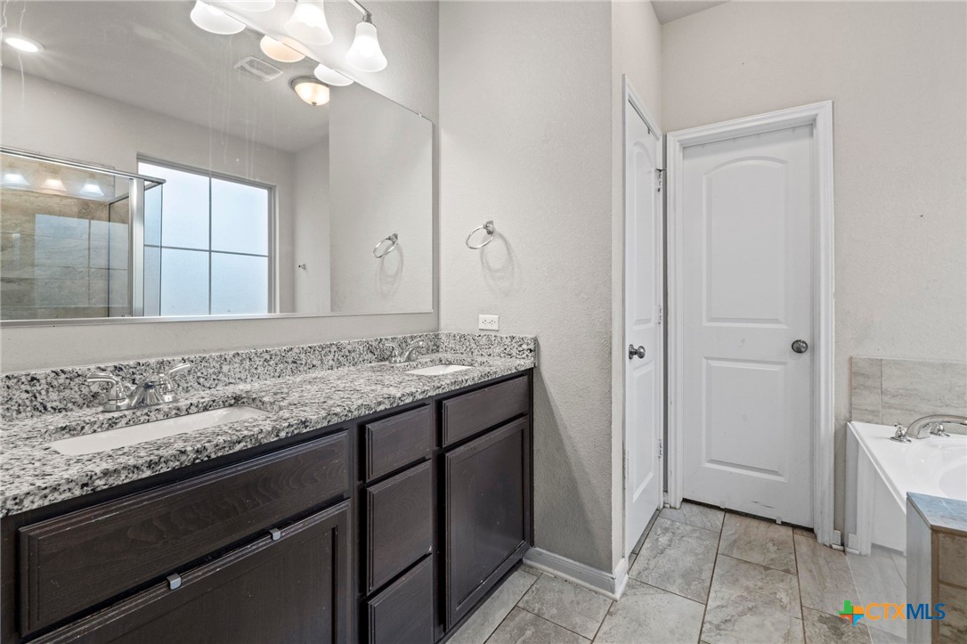8209 Northgate Loop Property Photo 8
