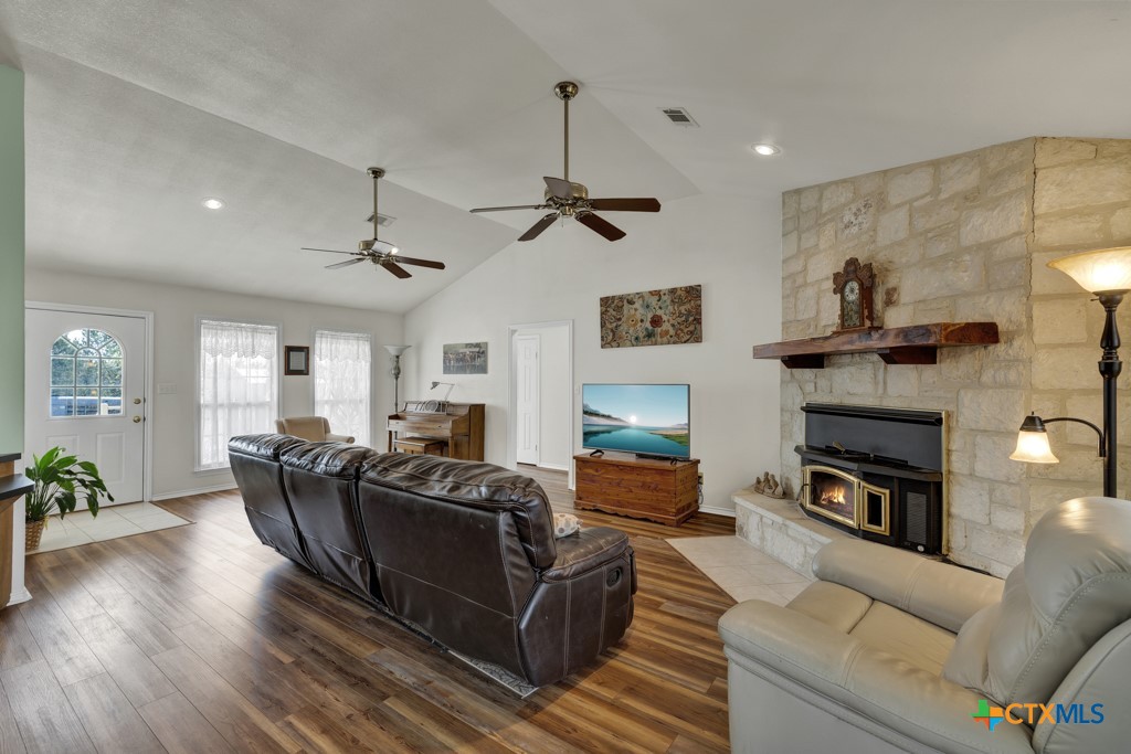 309 Oakwood Loop Property Photo 9