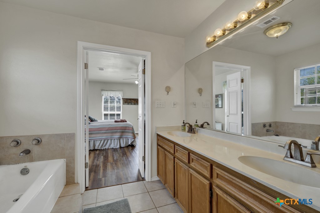 309 Oakwood Loop Property Photo 20