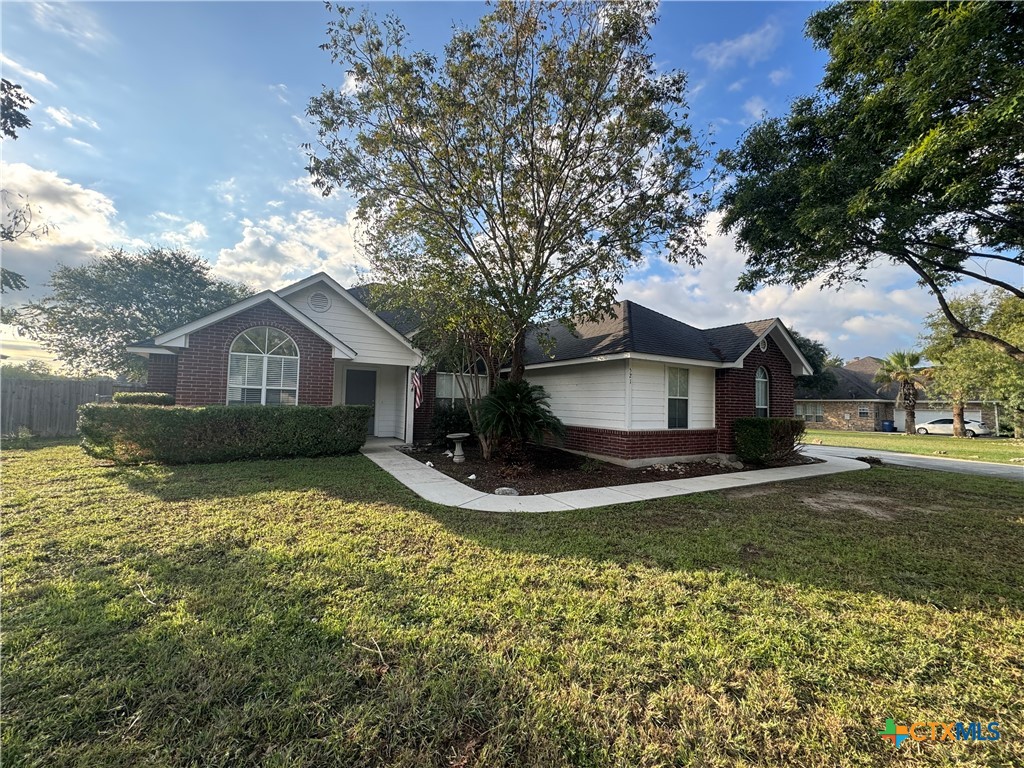 521 Woodlake Drive Property Photo