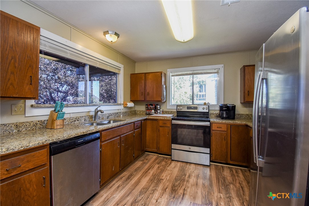 610 W Bayshore Drive Property Photo 11